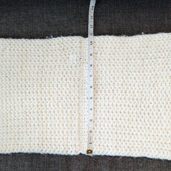 Ivory / Winter White Thick Knit Abercrombie and Fitch Infinity Scarf - Picture 7 of 9